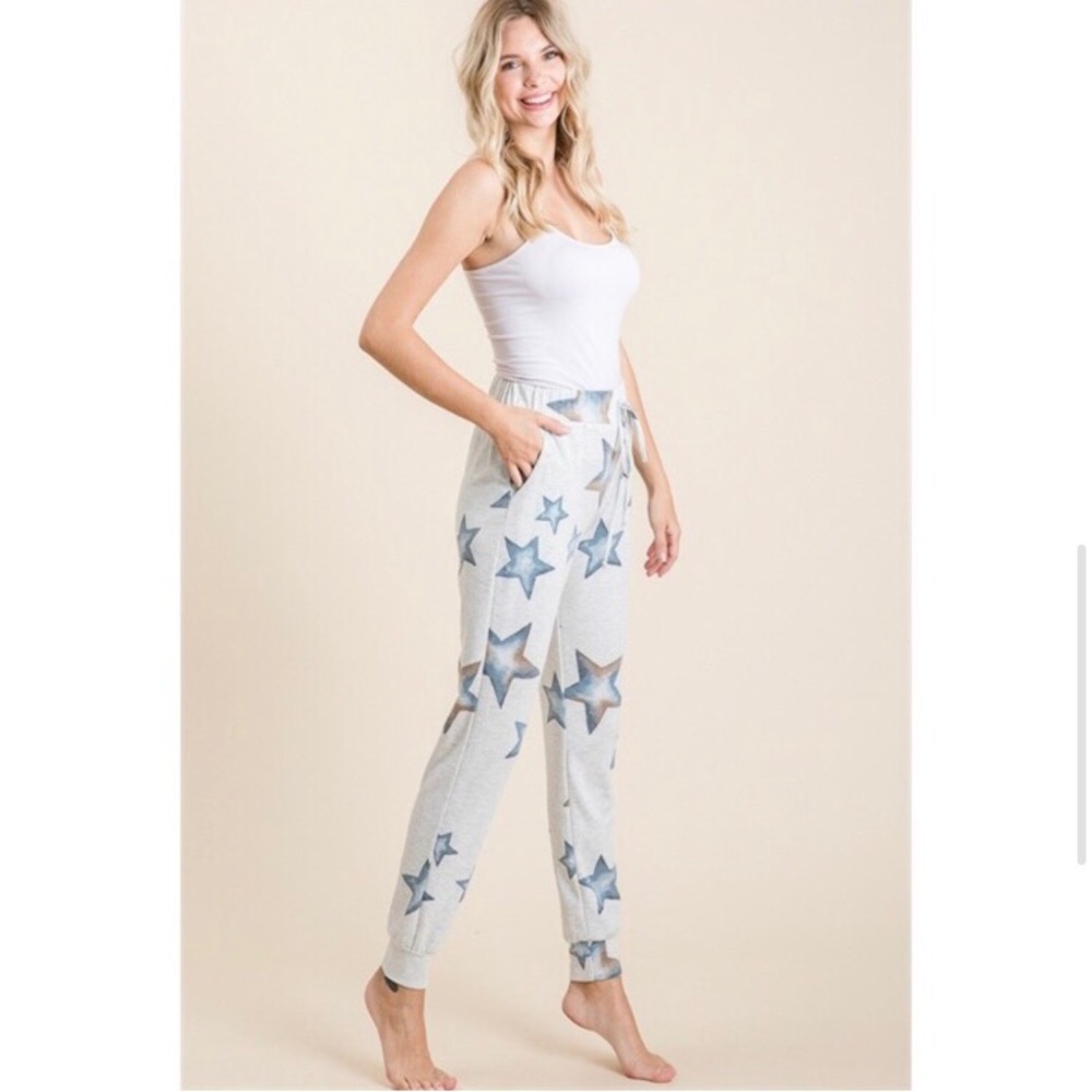 ✨✨✨NWT Heather Gray Blue Star Joggers